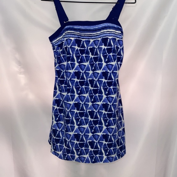 Maxine of Hollywood WO SIZE 12 Blue and White Geo designONE PIECE SWIMSUIT CLEAN - Picture 4 of 15